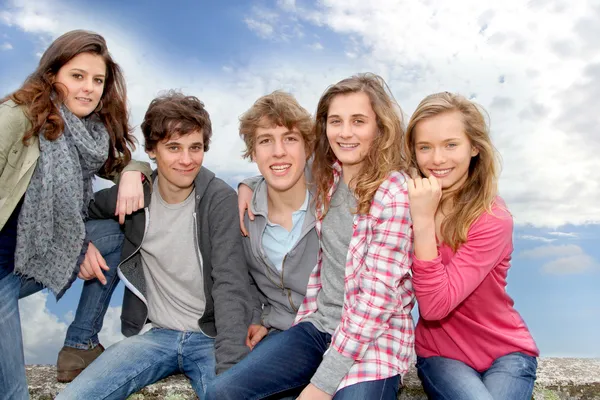 Grupo de adolescentes — Foto de Stock