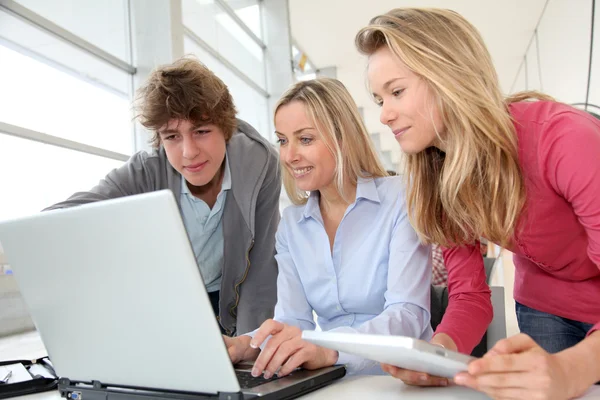 Teacher and students — Stock Photo, Image