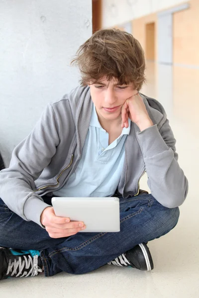 Teenage boys using electronic tablet — Stock Photo, Image