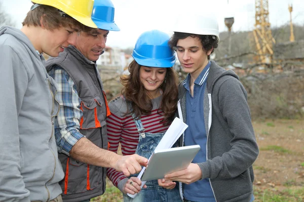 Adult with group of teenagers in professional training — Stock Photo, Image