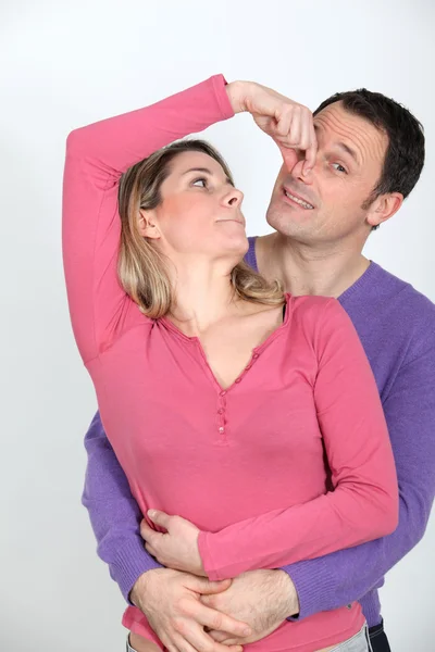 Mulher beliscando o nariz do namorado — Fotografia de Stock