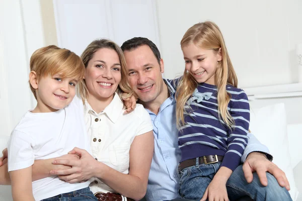 Glad familjeporträtt — Stockfoto