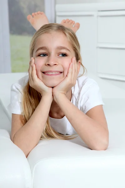 Retrato de menina loira de 10 anos — Fotografia de Stock