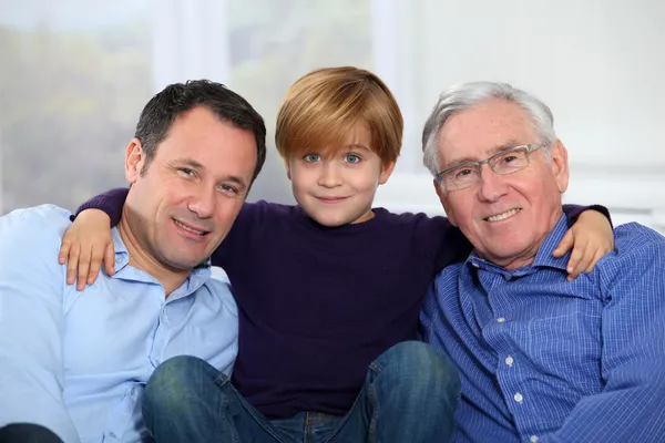Tre generations familj porträtt — Stockfoto