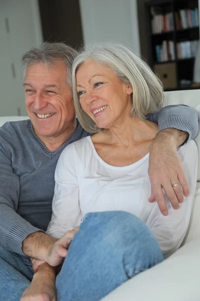 Senior couple sitting in sofa at home — Stock Photo, Image
