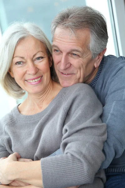 Πορτρέτο της ευτυχισμένη στο αγαπημένο ζευγάρι ανώτερος — Φωτογραφία Αρχείου