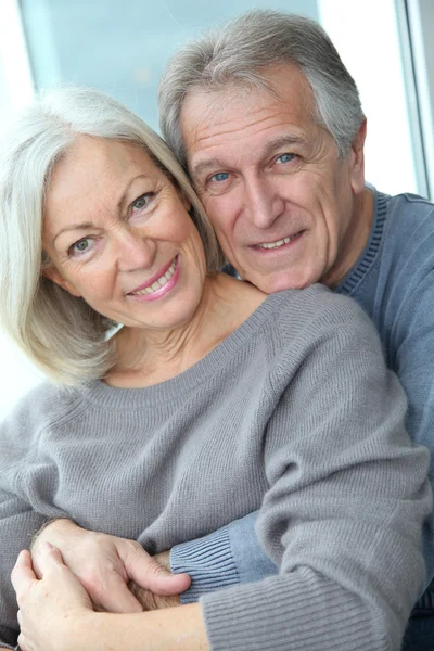 Portrét šťastný v milované starší pár — Stock fotografie