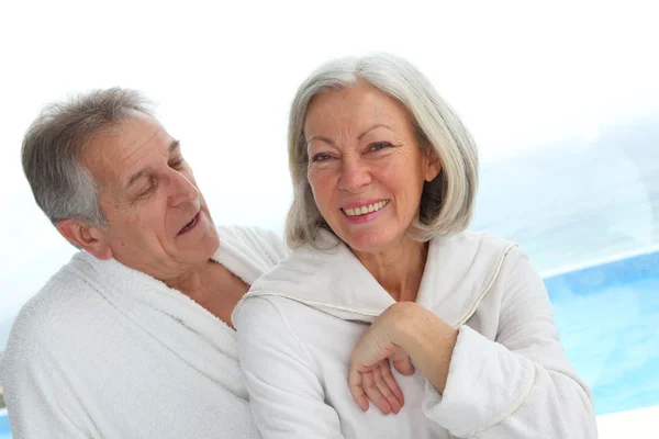 Portrait of happy senior couple in spa center — Stock Photo, Image