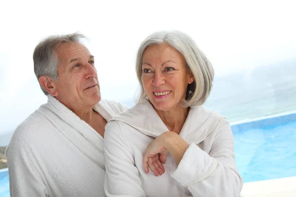 Portrait of happy senior couple in spa center — Stock Photo, Image