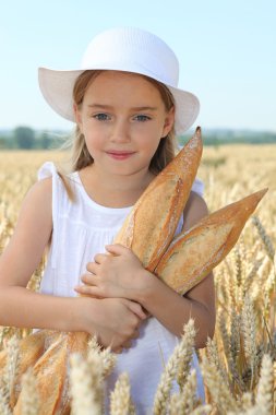 küçük kız holding ekmek