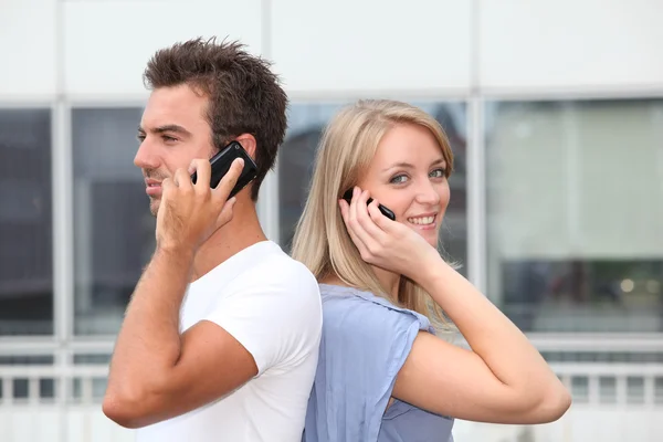 Couple with mobile phone — Stock Photo, Image