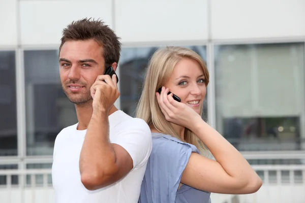 Couple with mobile phone — Stock Photo, Image