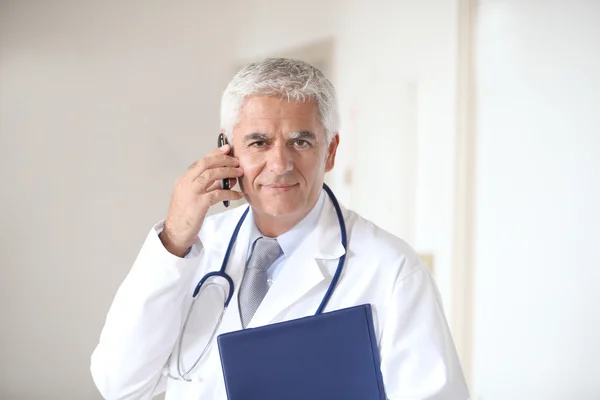 Doctor standing in hall — Stock Photo, Image