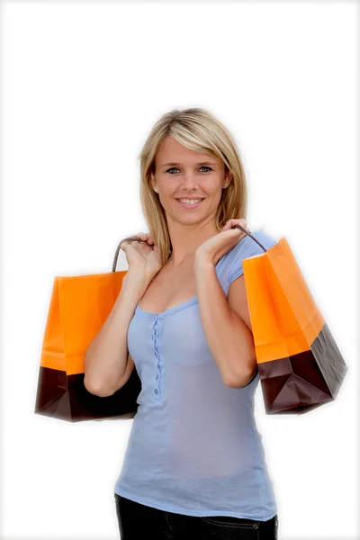 Jonge vrouw met boodschappentassen — Stockfoto