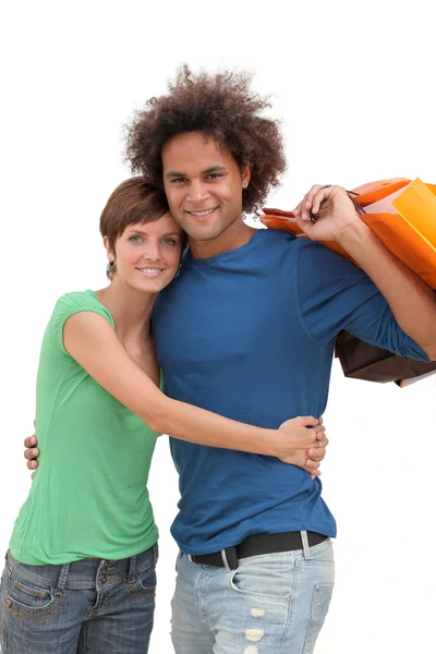 Casal jovem fazendo compras — Fotografia de Stock