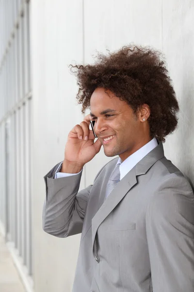 Uomo d'affari in intervista telefonica — Foto Stock