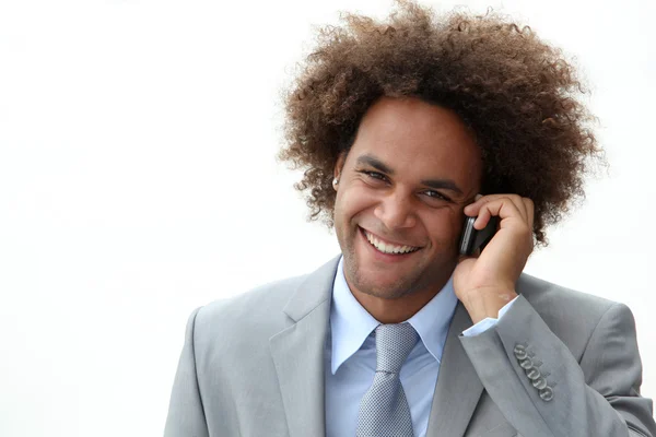 Gelukkig jonge zakenman aan de telefoon — Stockfoto