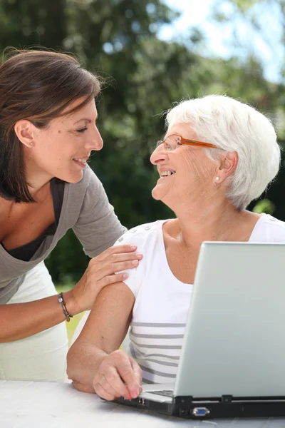 Elderly woman and young woman surfing on internet — Stock Photo, Image
