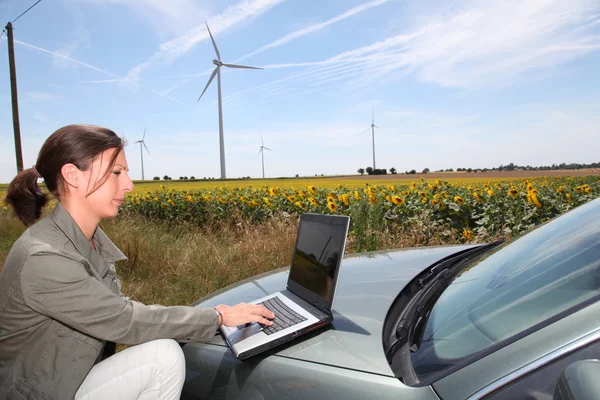 Agronomist with computer in field — Stock Photo, Image