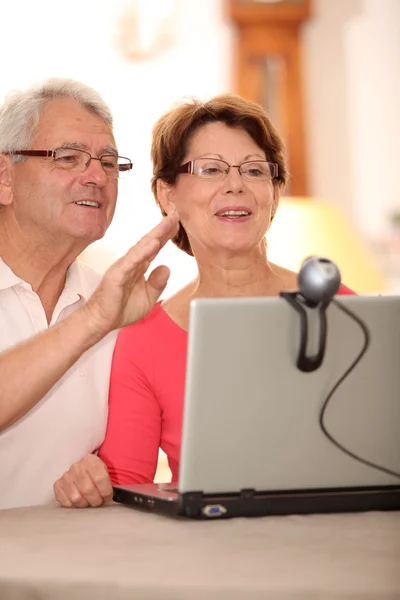 Senior couple sending messages through webcam — Stock Photo, Image