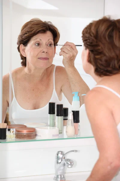 年配の女性の化粧 — ストック写真