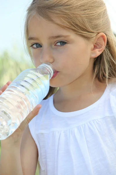 Little girl drinking water — Stock Photo, Image