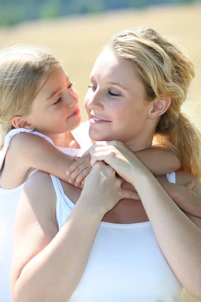 Mother and daughter in summer — Stock Photo, Image