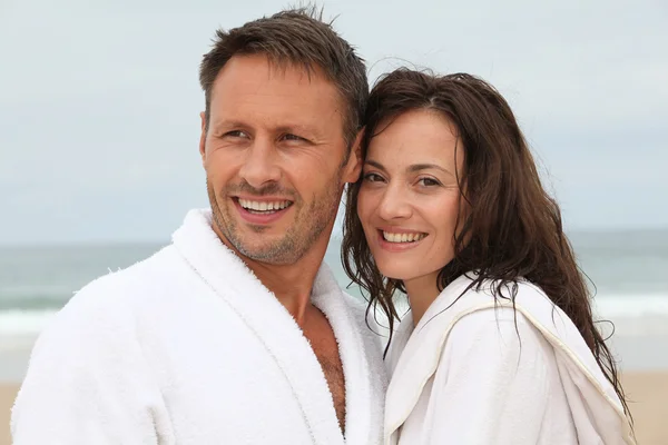 Happy couple in spa treatment — Stock Photo, Image