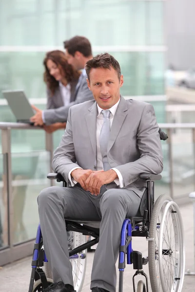 Άνδρας σε αναπηρική καρέκλα — Φωτογραφία Αρχείου