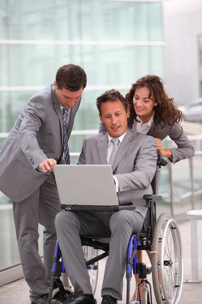 Homem em cadeira de rodas — Fotografia de Stock