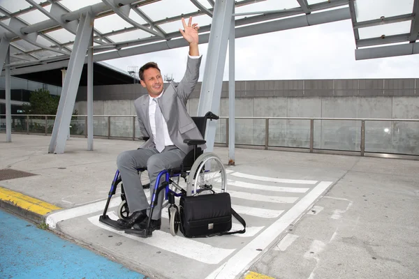 Tekerlekli sandalyedeki iş adamı — Stok fotoğraf