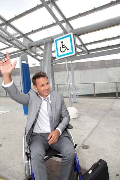 Uomo d'affari in sedia a rotelle — Foto Stock