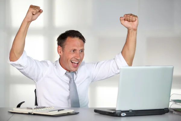 Uomo d'affari felice e di successo — Foto Stock