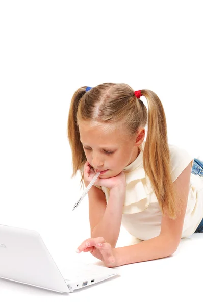 ノートパソコンを持つ女の子 — ストック写真
