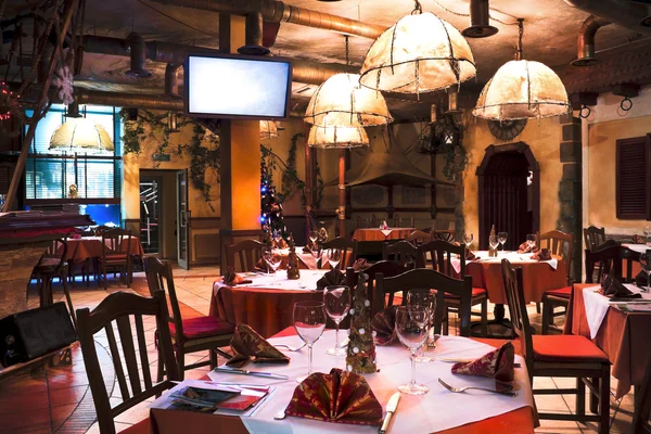 Esta es una fotografía del interior de un restaurante — Foto de Stock
