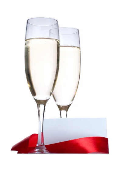 Glazen met champagne en lege uitnodigingskaart — Stockfoto
