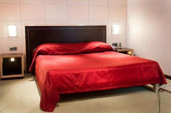 To jest zdjęcie z łóżkiem w pięciu-gwiazdkowy hotel — Zdjęcie stockowe