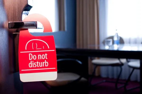 This is a closeup of a "do not disturb" sign — Stock Photo, Image
