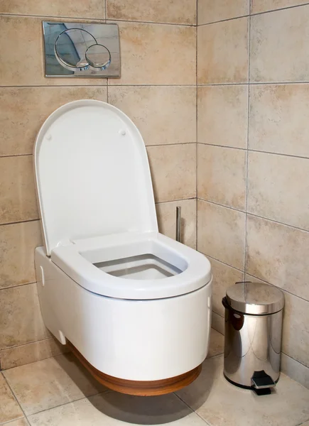 Dies ist eine Großaufnahme einer Toilette — Stockfoto