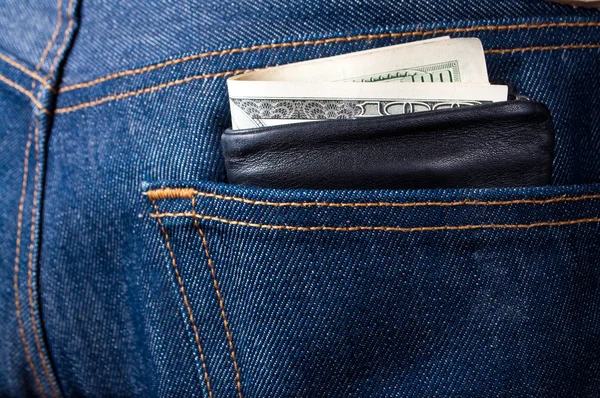 ポケットの付着の財布 — ストック写真