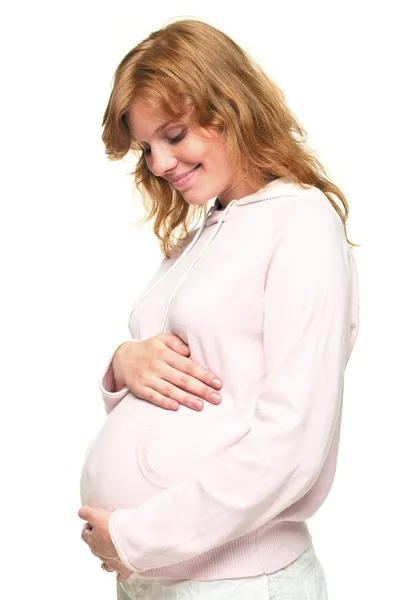 Jovem grávida segurando as mãos na barriga — Fotografia de Stock