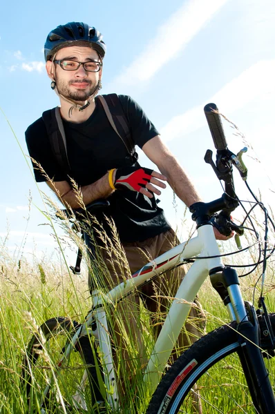 Zbliżenie młodego rowerzysty — Zdjęcie stockowe