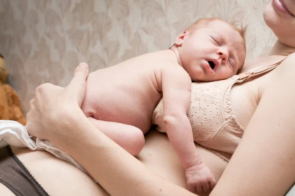 Nyfödda sovande barn — Stockfoto
