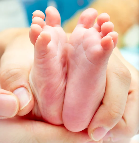Gros plan d'un bébé pieds — Photo