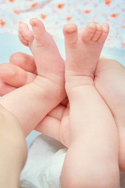 Fechar-se de uns pés de bebê — Fotografia de Stock