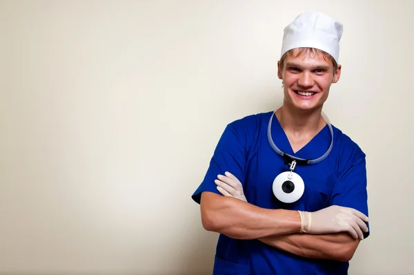 Portrét mladých šťastný lékař — Stock fotografie