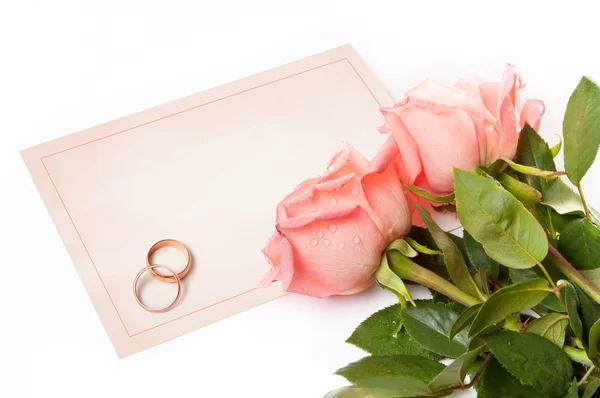 Carte blanche pour félicitations avec des anneaux — Photo