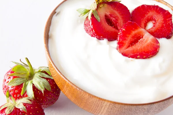 Jahodový jogurt zblízka — Stock fotografie