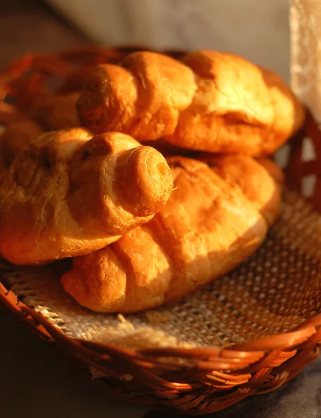 Fresh croissants in basket — Stock Photo, Image