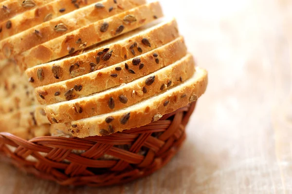 Sepetin içinde ekmek — Stok fotoğraf